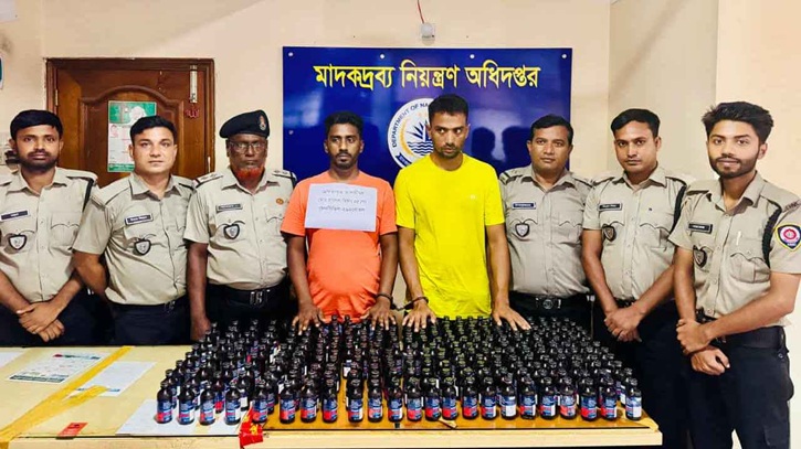 গ্যাস সিলিন্ডারে পাচারের সময় ২৬২ বোতল ফেনসিডিলসহ গ্রেফতার ২
