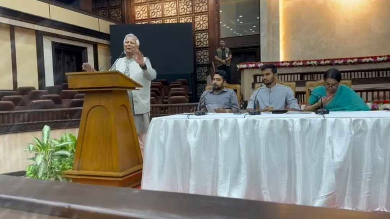 ক্ষমতাচ্যুতরা চুপচাপ বসে থাকবে না : ড. ইউনূস