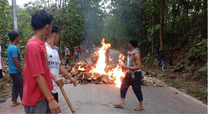 খাগড়াছড়িতে সকাল-সন্ধ্যা সড়ক অবরোধ চলছে