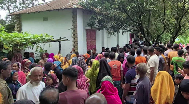 বগুড়ায় প্রবাসীর স্ত্রী-ছেলেকে কুপিয়ে হত্যা, মালামাল লুট
