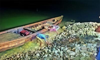 পাথর লুটে নেপথ্যে যারা