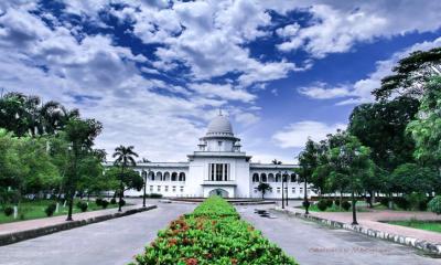 রাষ্ট্রীয় পদমর্যাদাক্রম রিভিউতে পক্ষভুক্ত হতে ৬৯ আইনজীবীর আবেদন