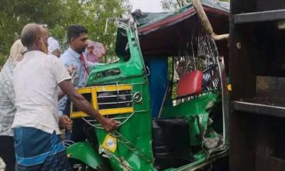 রামুতে ট্রেনের ধাক্কায় অটোরিকশার পাঁচ যাত্রী নিহত