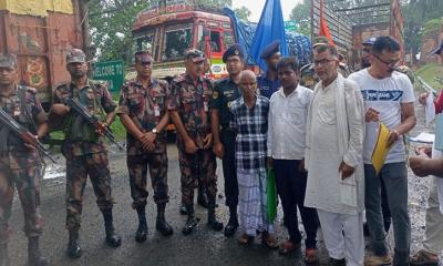 শামসুলের চেষ্টায় নিজ দেশে ফিরে গেলেন রামদেব