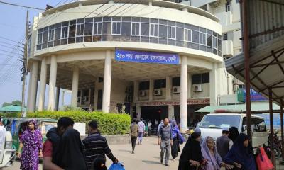 ফেনীতে পৃথক দুর্ঘটনায় সড়কে ঝরল দুই প্রাণ