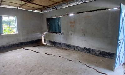 ফেনীতে নদী ভাঙনের কবলে বিদ্যালয়ের ভবন