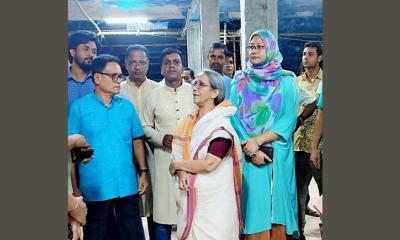 কুড়িগ্রামে কেন্দ্রীয় কালী মন্দির পরিদর্শন করলেন : ফরিদা আখতার