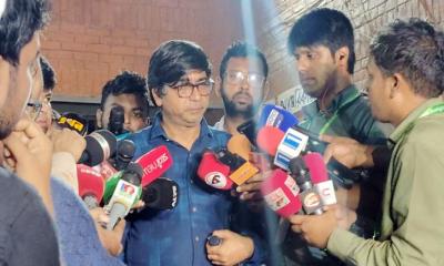 জাকসু নির্বাচনে এক কমিশনারের পদত্যাগ ঘোষণা