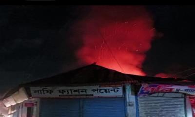 লালমোহন হাইস্কুল সুপার মার্কেটে ভয়াবহ অগ্নিকাণ্ড