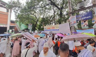 ইবতেদায়ী মাদ্রাসা দ্রুত জাতীয়করণের দাবিতে অবস্থান ধর্মঘট