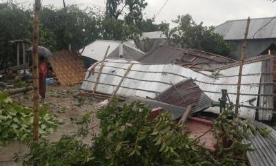 নীলফামারীতে হঠাৎ ঝড়ে লন্ডভন্ড শতাধিক ঘরবাড়ি