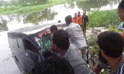 নোয়াখালীতে মাইক্রোবাস খালে, একই পরিবারের ৭ জন নিহত
