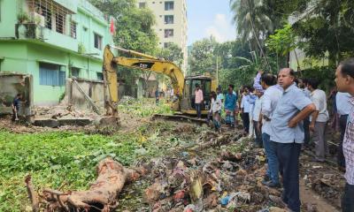 ৪৩ বছর পর সরকারি স্কুলের বেদখল জমি উদ্ধার, উচ্ছেদ কার্যক্রমে বাধা