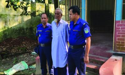 শতবর্ষী নারীকে উত্যক্তের অভিযোগে ৭৫ বয়স বয়েসী বৃদ্ধ গ্রেপ্তার