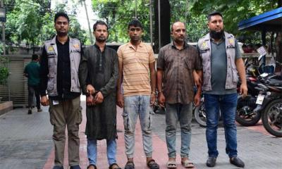 শীর্ষ সন্ত্রাসী শুটার বাপ্পিসহ গ্রেফতার ৩