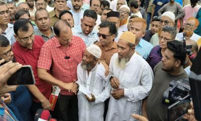 আগুনে পুড়ে নিঃস্ব তিন পরিবারকে আর্থিক সহায়তা দিলেন তারেক রহমান