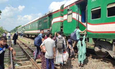 ভাঙ্গুড়ায় লাইনচ্যুত ট্রেনের বগি উদ্ধার, ট্রেন চলাচল স্বাভাবিক