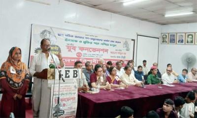 ‘পতিত সরকারের ছেড়া জুতা পায়ে দিয়ে হাঁটছে অন্তর্বর্তী সরকার’