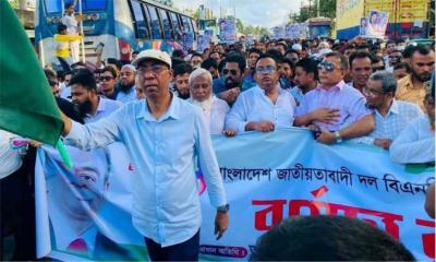 গণতন্ত্র হত্যা করে দেশের স্বাধীনতা কেড়ে নিয়েছে বাপ-বেটি।