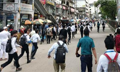 সায়েন্স ল্যাবে শিক্ষার্থীদের সংঘর্ষ থামাতে সাউন্ড গ্রেনেড নিক্ষেপ