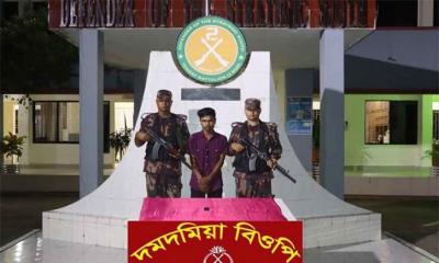 টেকনাফে ২ কিশোর উদ্ধার, রোহিঙ্গা মানবপাচারকারি আটক