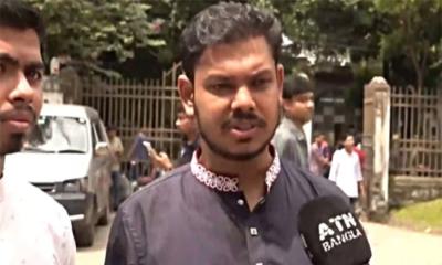 শিক্ষার্থীদের ঘাড়ের কাছে নিঃশ্বাস ফেলছে কিছু নেতা
