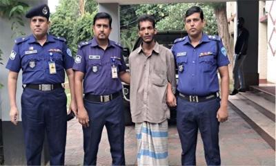 দা দিয়ে প্রথমে ফুফু পরে দাদির গলায় কোপ দিয়ে হত্যা করে সাইফুল