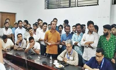 সিনেটে ঢুকে পড়ল ছাত্রদল, ভিসিকে আখ্যা ‘জামায়াতি প্রশাসন