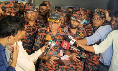 দগ্ধ ফায়ার সার্ভিস কর্মীদের উন্নত চিকিৎসার আশ্বাস মহাপরিচালকের