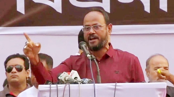 ফার্স্ট-সেকেন্ড ইয়ারের ছাত্ররা সচিব-ডিসিদের পাশে বসে তদবির করছে