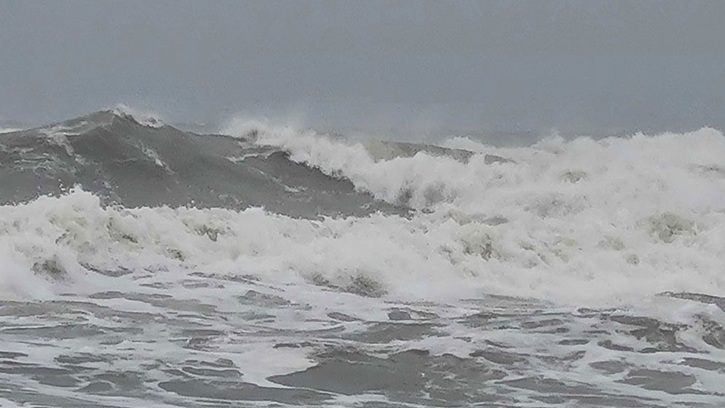 চার সমুদ্রবন্দরে ৩ নম্বর সতর্ক সংকেত