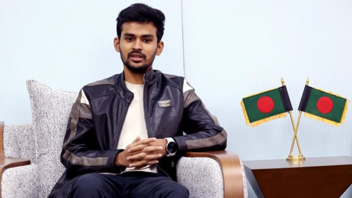হেলমেট পরা যে কাউকে যে কারও সঙ্গে মিলিয়ে প্রশ্ন তোলা যায়