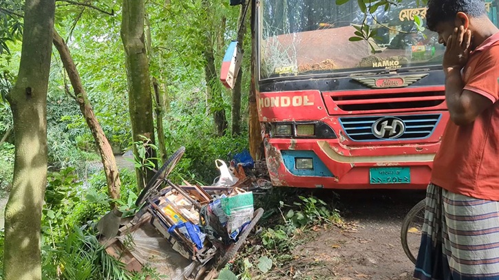 ঝিনাইদহে বাসচাপায় শিশুসহ নিহত ২