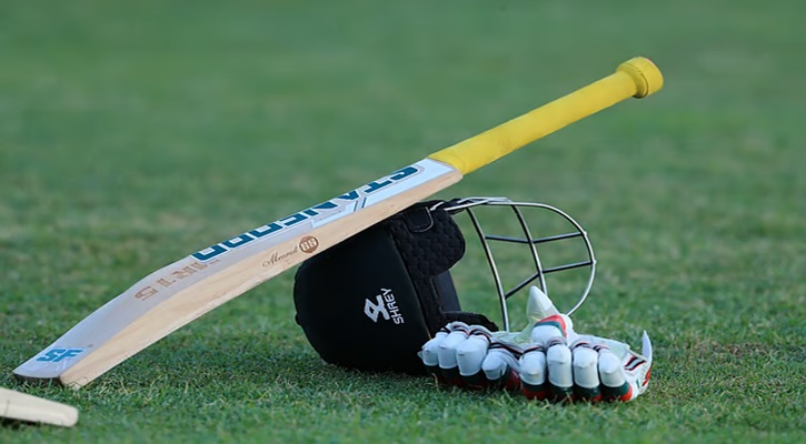 শেষ বলে ছক্কা মেরে বিশ্ব রেকর্ড