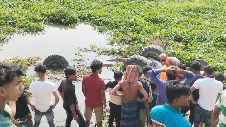 কুমিল্লায় নিয়ন্ত্রণ হারানো ট্রাক্টরের চাপায় তিন নারী নিহত
