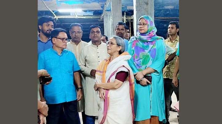 কুড়িগ্রামে কেন্দ্রীয় কালী মন্দির পরিদর্শন করলেন : ফরিদা আখতার