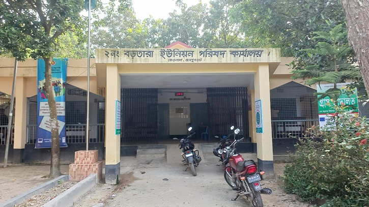 ক্ষেতলালে ইউনিয়ন পরিষদের সুবিধাভোগীর তালিকায় লাখপতিরা