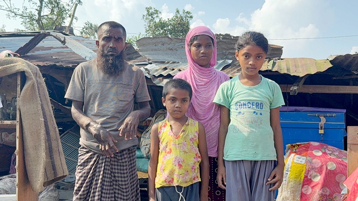 পরিবার নিয়ে সাত দিন ধরে খোলা আকাশের নিচে প্রতিবন্ধী লাল মিয়া