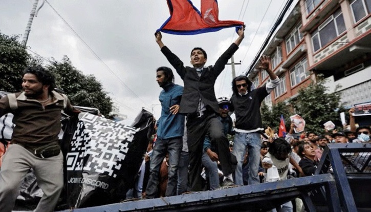 সেনাবাহিনীর হাতে যাচ্ছে নেপালের নিয়ন্ত্রণ