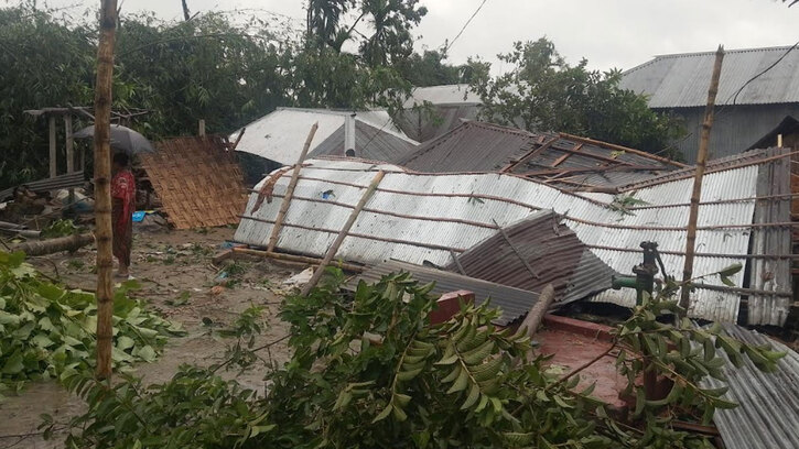 নীলফামারীতে হঠাৎ ঝড়ে লন্ডভন্ড শতাধিক ঘরবাড়ি
