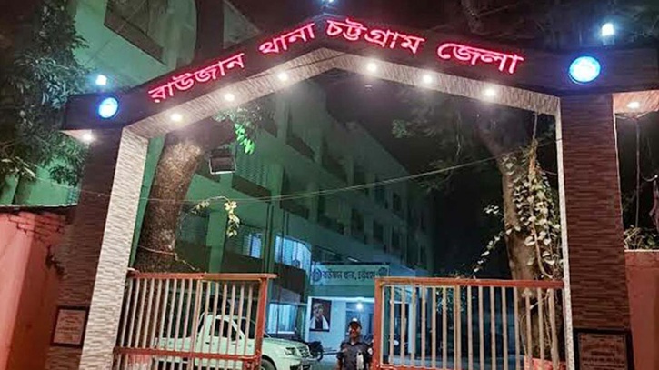 রাউজানে অস্ত্র-গুলিসহ সন্ত্রাসী গ্রেপ্তার