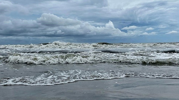 বঙ্গোপসাগরে লঘুচাপ সৃষ্টির সম্ভাবনা, দেশজুড়ে বৃষ্টির আভাস