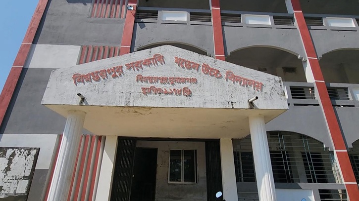সামনে বার্ষিক পরীক্ষা, এখনো বাংলা বই পায়নি ৫৪ শিক্ষার্থী