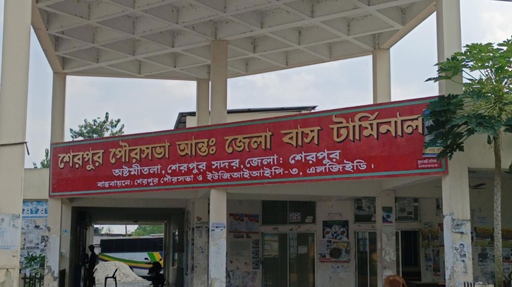 শেরপুর থেকে ঢাকাগামী বাস চলাচল বন্ধ, দুর্ভোগে যাত্রীরা