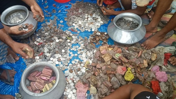 ভিক্ষুকের দুই বস্তায় মিলল সোয়া লাখ টাকা, ব্যয় হবে চিকিৎসায়