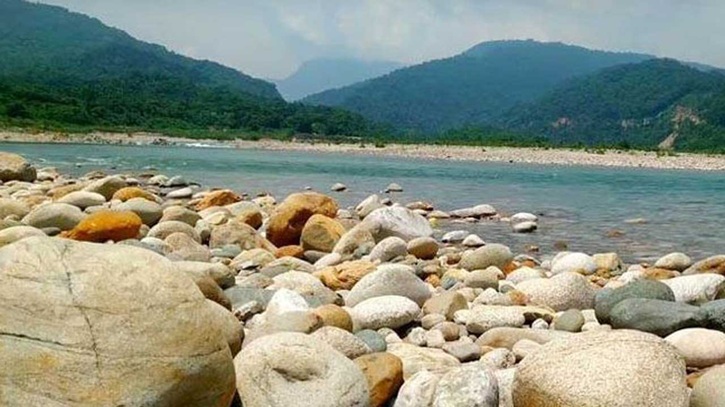 সাদা পাথর লুটকারীদের বিরুদ্ধে ব্যবস্থা নিতে হাইকোর্টে রিট