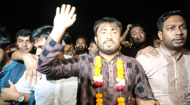লেজুড়বৃত্তিক রাজনীতি বন্ধের প্রতিশ্রুতি নবনির্বাচিত জাকসু ভিপির