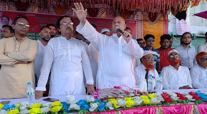 ২০ বছর পর বিভেদ ভুলে এক মঞ্চে বড়াইগ্রামের বিএনপি নেতারা