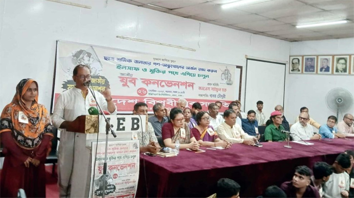 ‘পতিত সরকারের ছেড়া জুতা পায়ে দিয়ে হাঁটছে অন্তর্বর্তী সরকার’