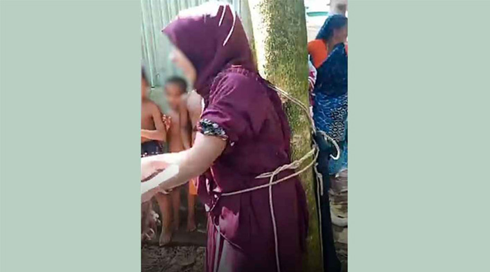 স্ত্রীর স্বীকৃতি চাওয়ায় নারীকে গাছে বেঁধে মারধর, গ্রেফতার ৩